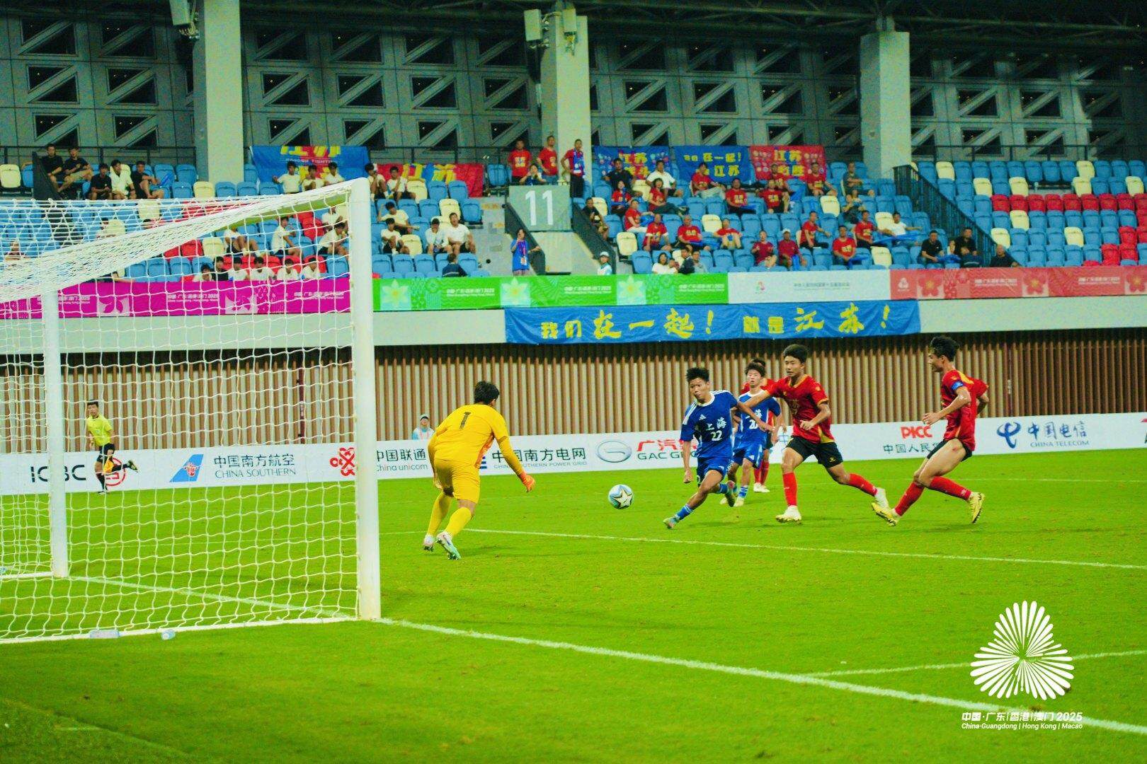 他还特别向, 此外 他还特别向, 此外