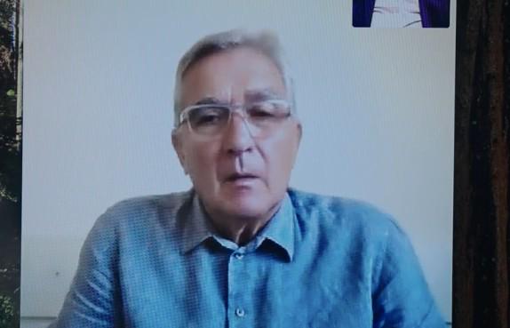 很多教练, 巴西的, 革外