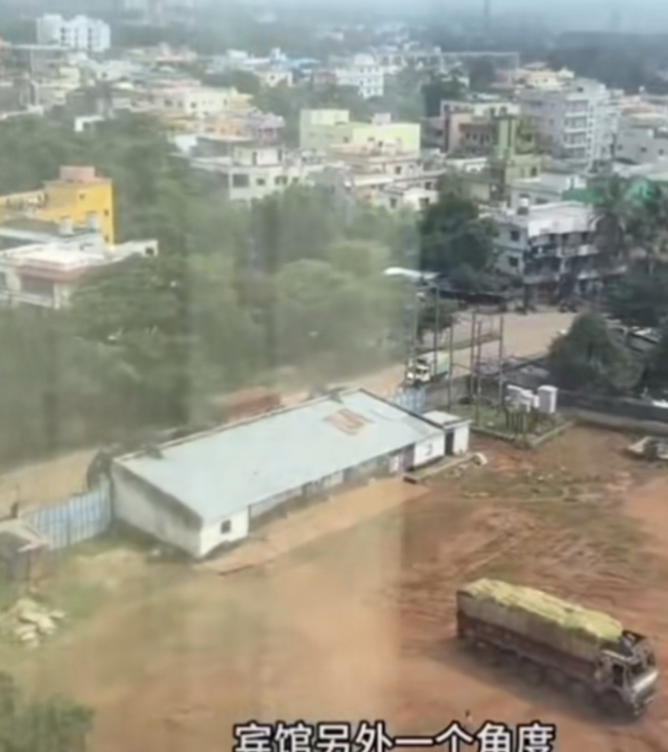 在比赛举办, 的主办方遭